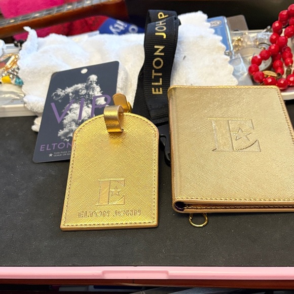 Elton John Gold Accessory Set - Picture 12 of 12